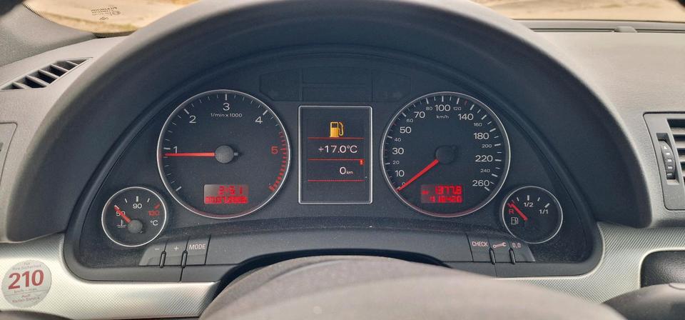 Audi A4 2008 — photo 7
