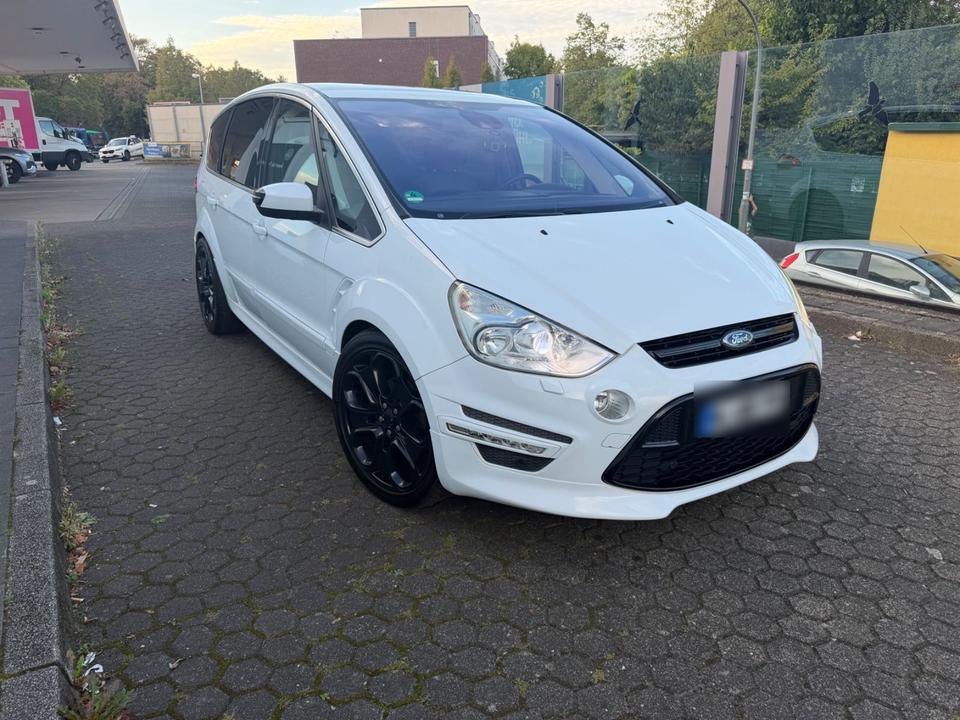 Ford S-Max 2011 — rear view