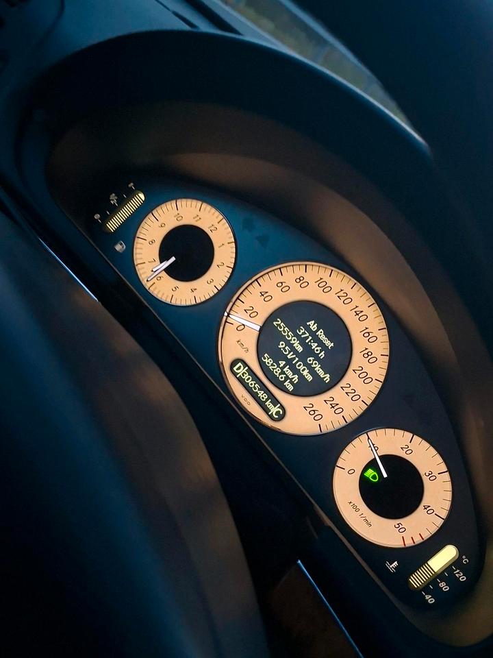 Mercedes Benz E 320 2007 — photo 12