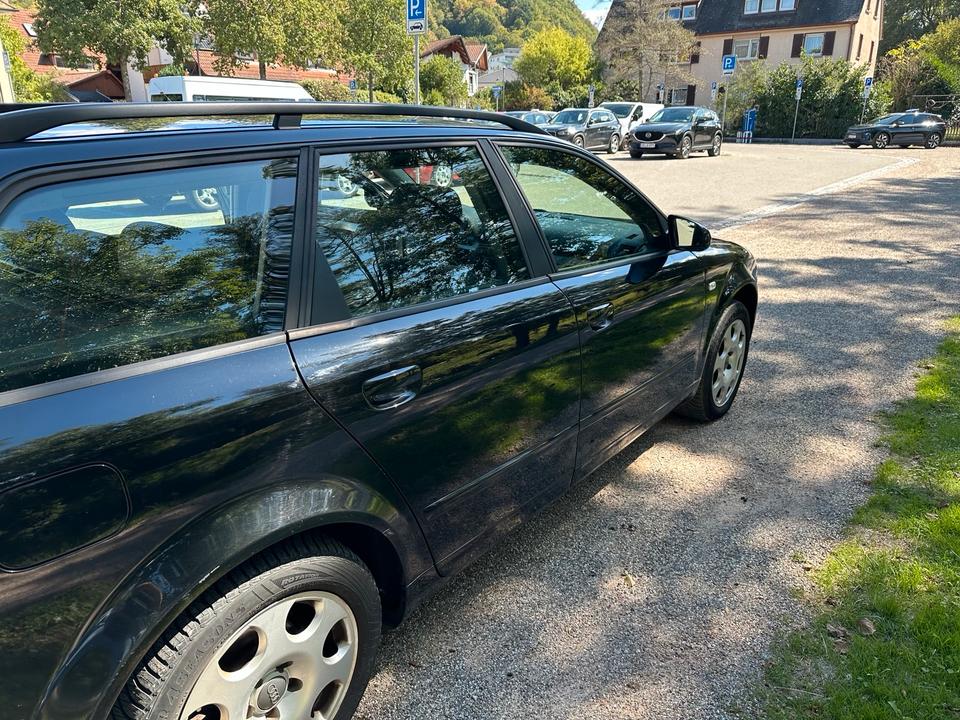 Audi A4 2004 — rear view