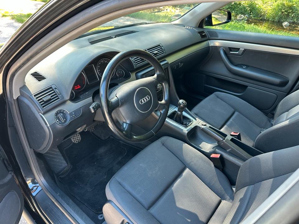Audi A4 2004 — interior