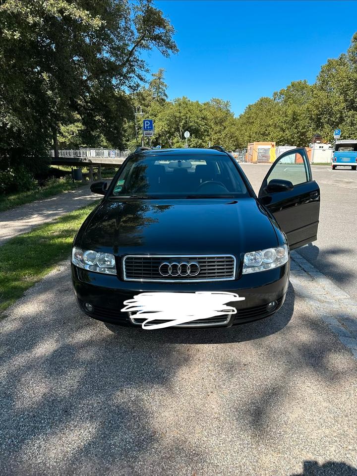 Audi A4 2004 — photo 9