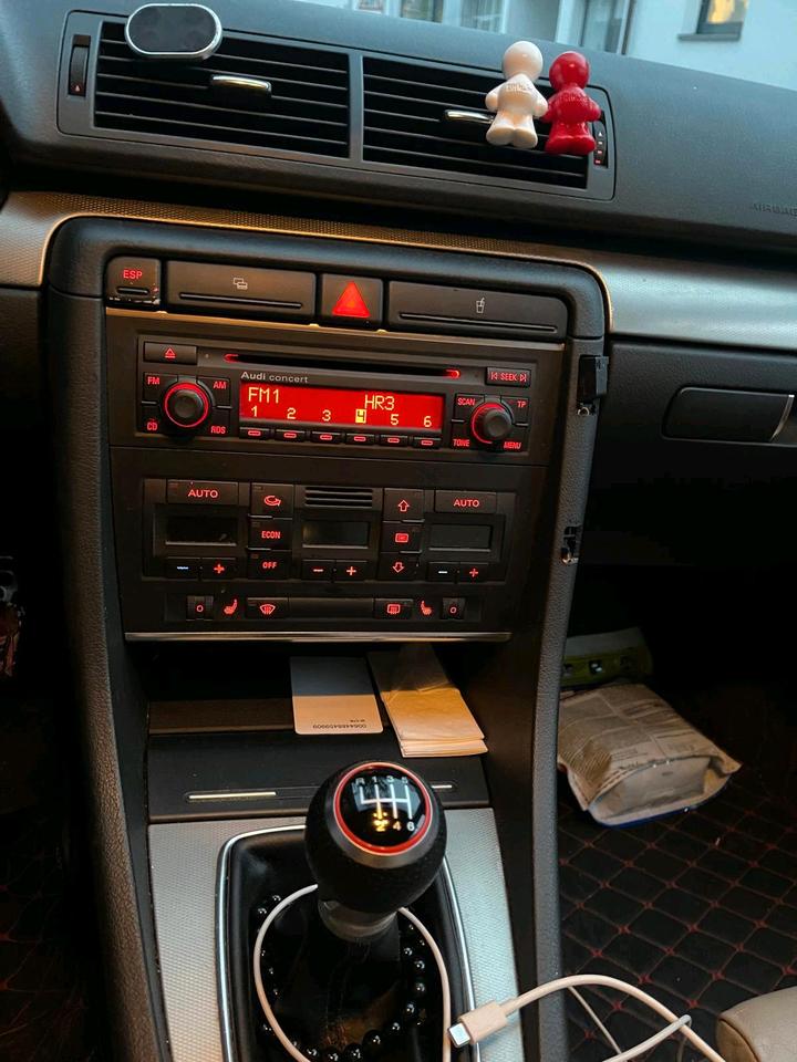 Audi A4 2004 — вигляд ззаду
