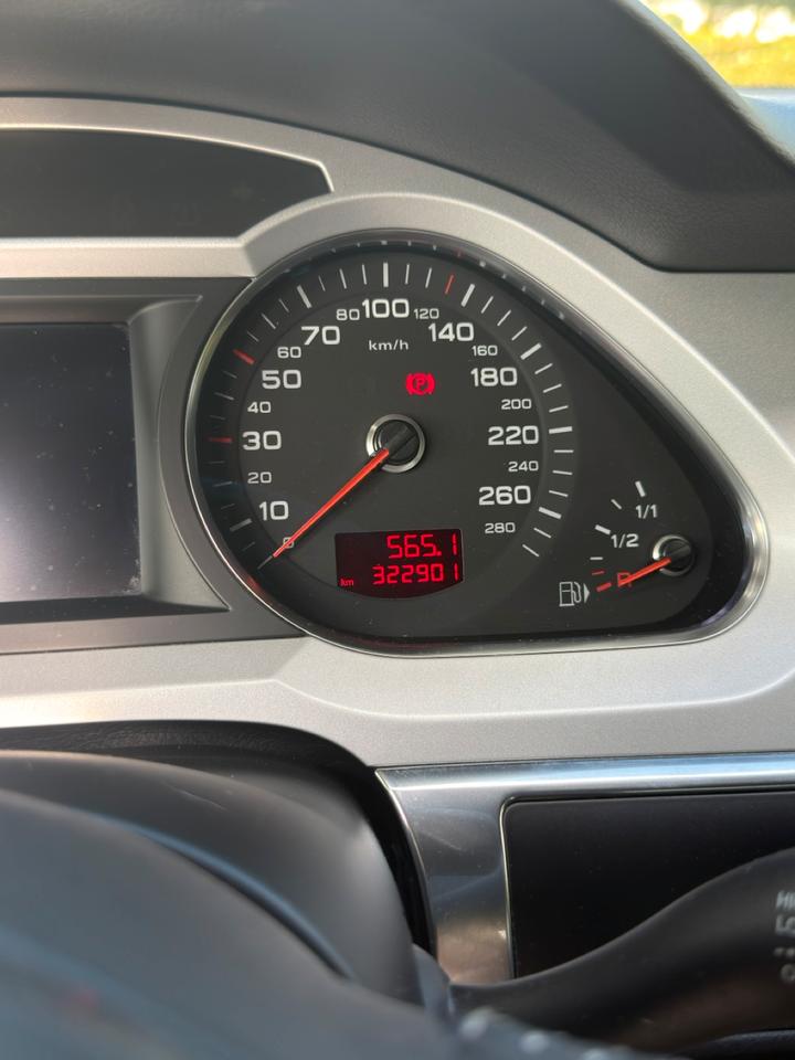 Audi A6 2011 — photo 13