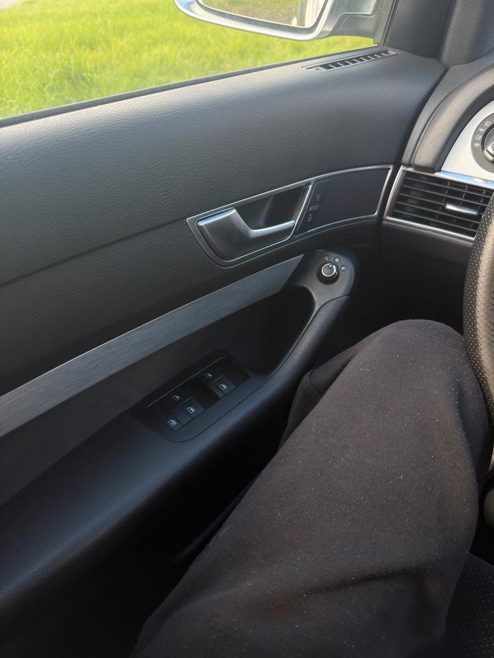Audi A6 2011 — photo 16