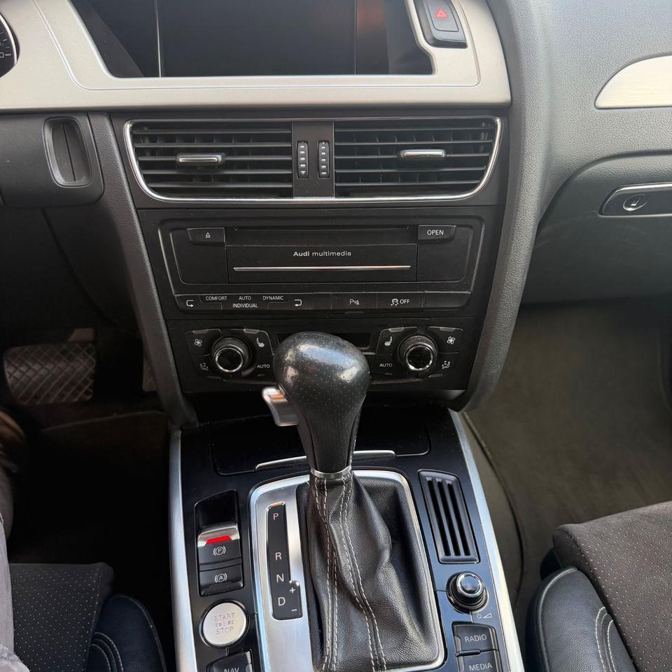 Audi A4 2011 — photo 10