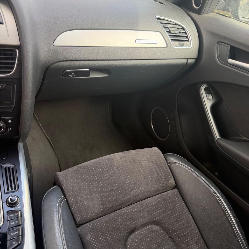Audi A4 2011 — photo 9