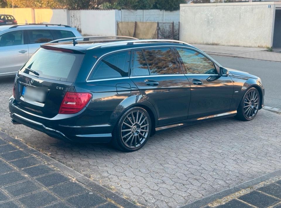 Mercedes Benz C 250 2011 — салон