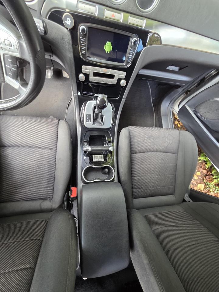 Ford S-Max 2010 — photo 11