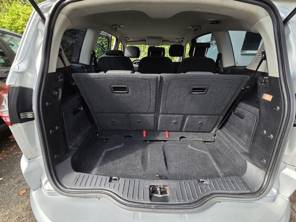 Ford S-Max 2010 — photo 12