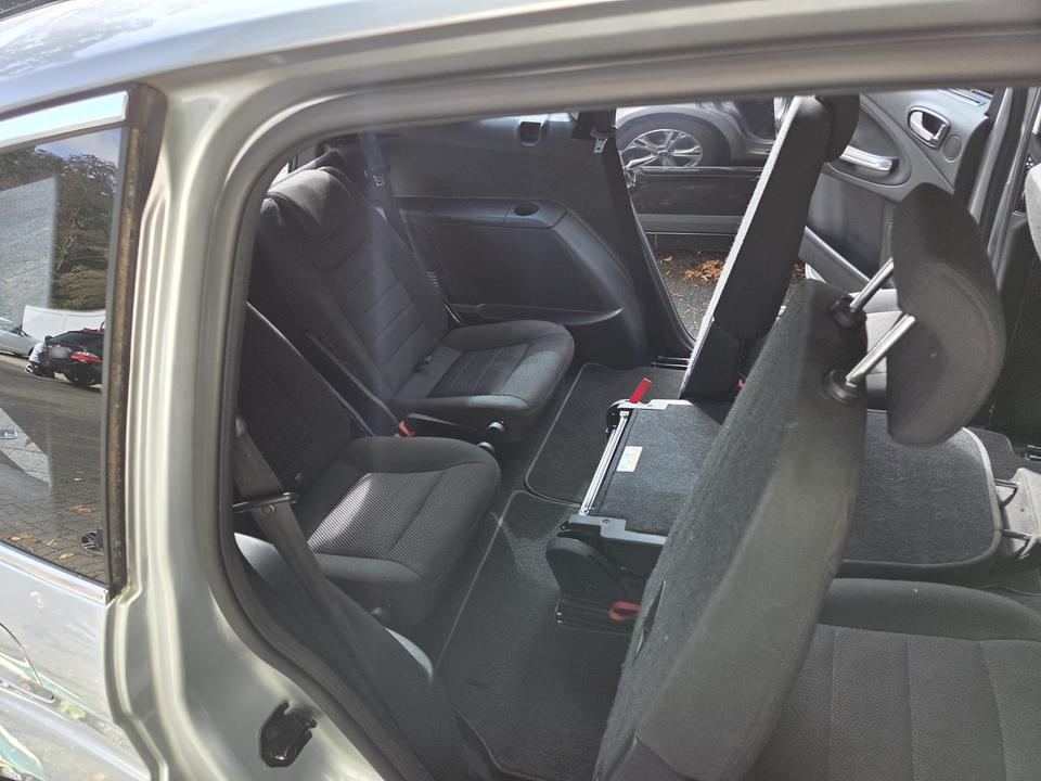 Ford S-Max 2010 — photo 18