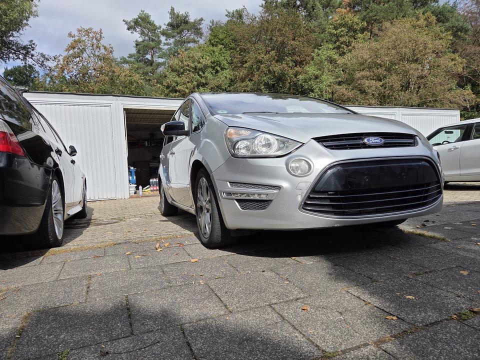 Ford S-Max 2010 — rear view