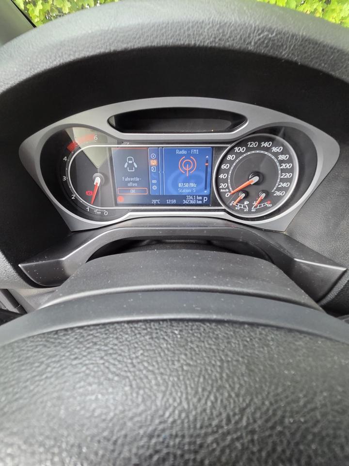 Ford S-Max 2010 — photo 8