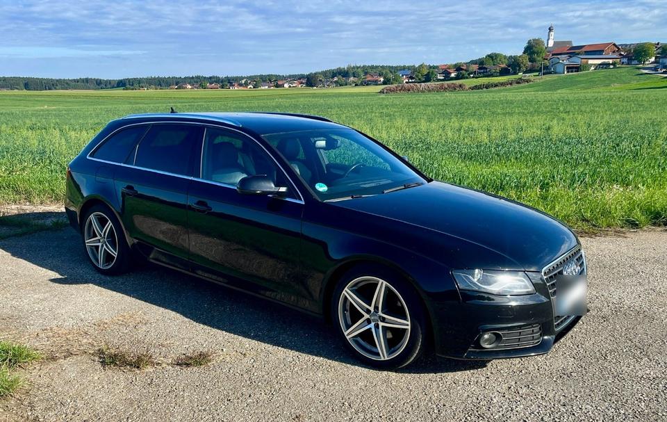Audi A4 2010 — rear view