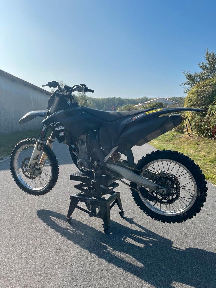 KTM SX-F 250 Motor Revidiert 96BH Motocross Cross Vollcross 2011 — вигляд ззаду