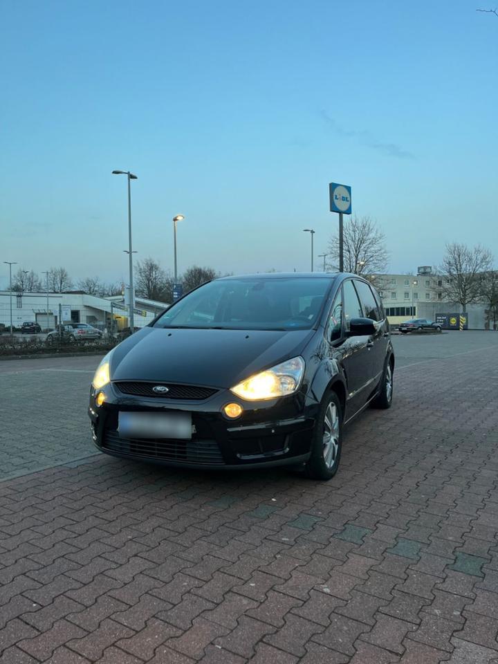 Ford S-Max 2006 — rear view