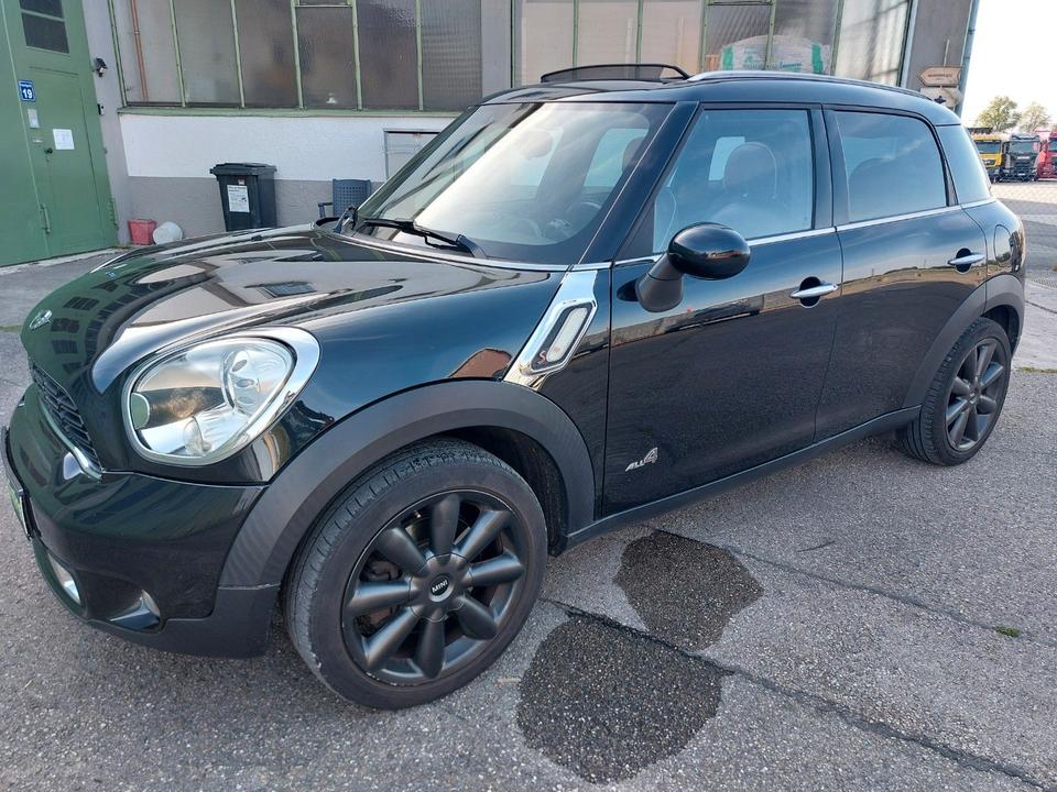 Mini Cooper S 2012 — rear view