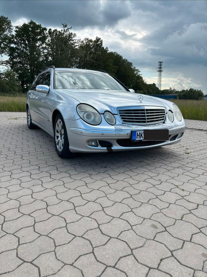 Mercedes Benz E 220 2005 — rear view