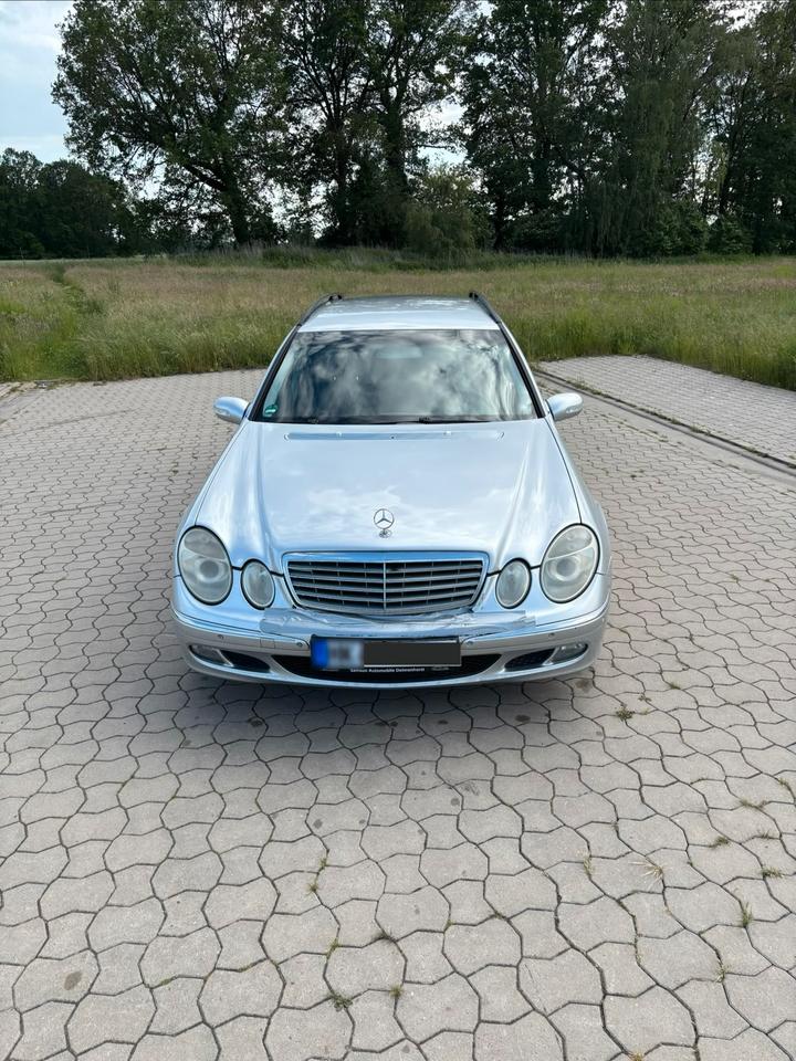 Mercedes Benz E 220 2005 — engine
