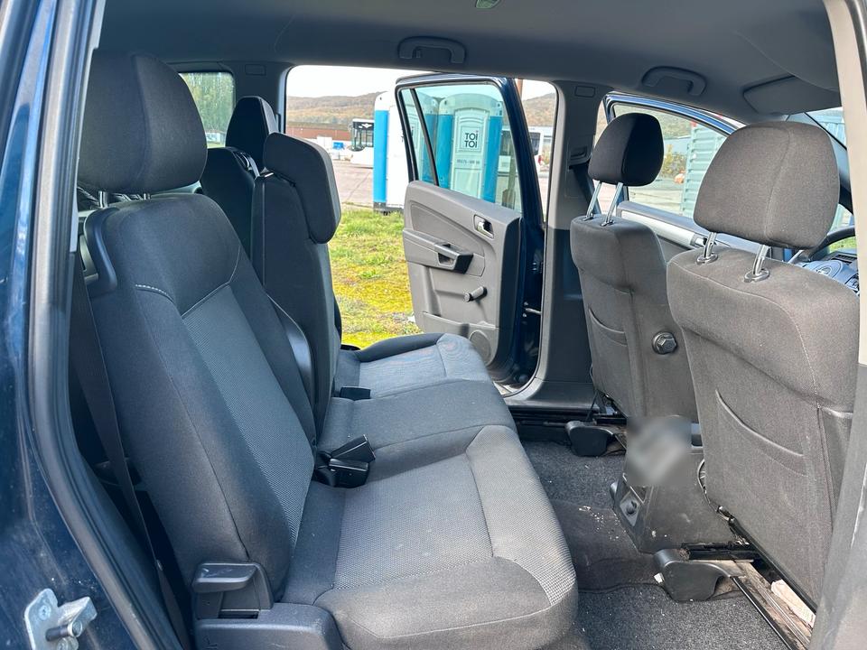 Opel Zafira 2011 — photo 12