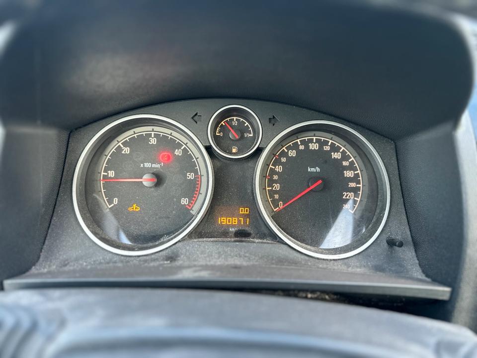 Opel Zafira 2011 — photo 13