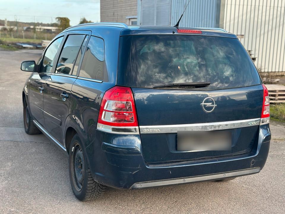 Opel Zafira 2011 — interior