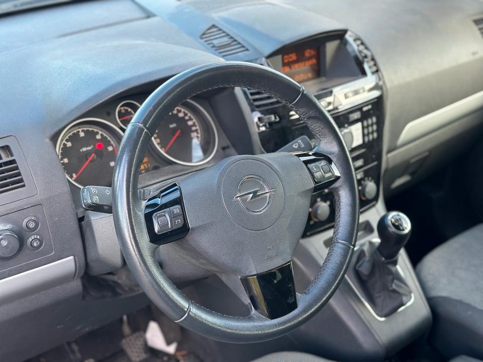 Opel Zafira 2011 — photo 8