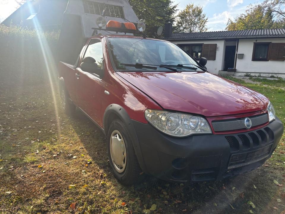 Fiat Strada 2007 — вигляд ззаду