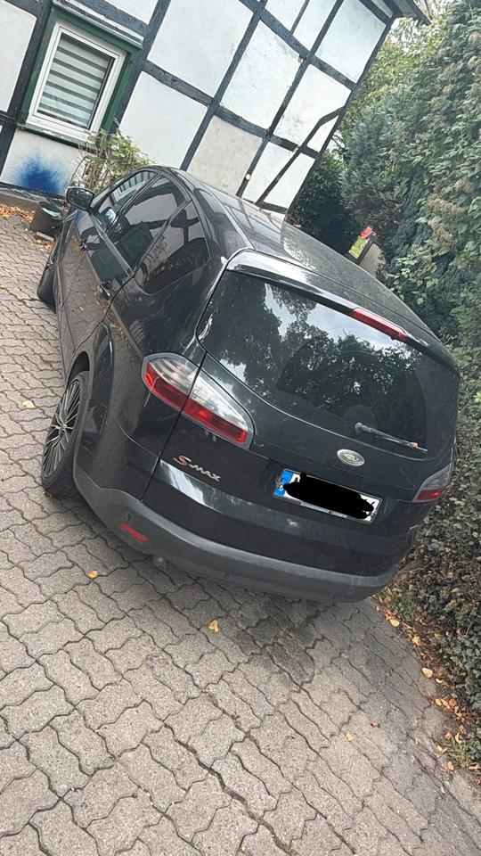 Ford S-Max 2009 — rear view