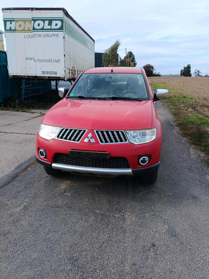 Mitsubishi L200 2011 — engine