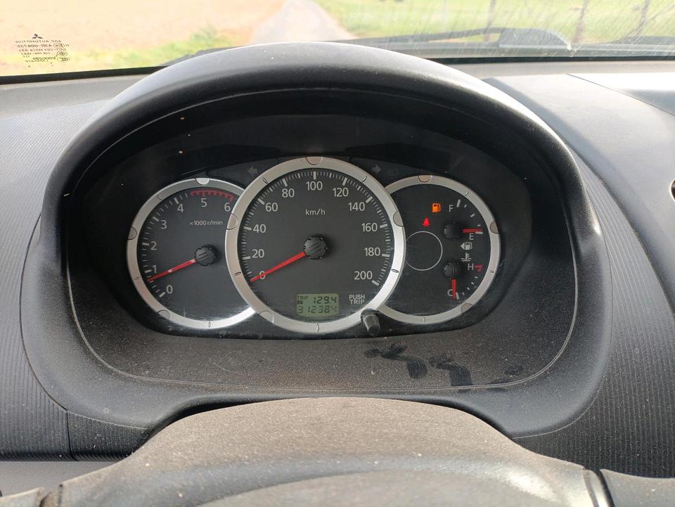 Mitsubishi L200 2011 — photo 8