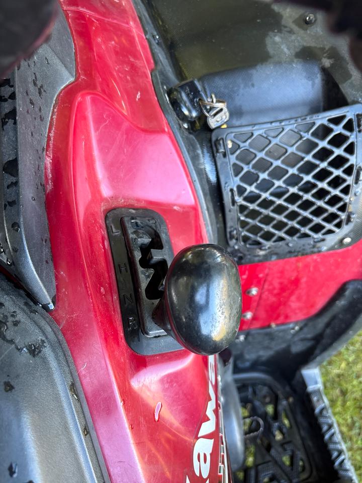 Kawasaki ATV Quad Rot mit Gepäckbox 2007 — фото 12