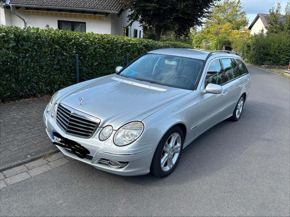 Mercedes Benz E 200 2009 — rear view