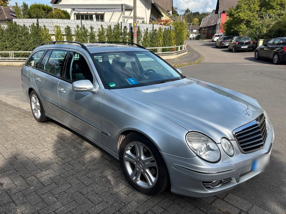 Mercedes Benz E 200 2009 — interior