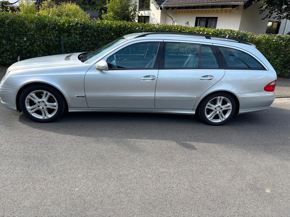 Mercedes Benz E 200 2009 — engine