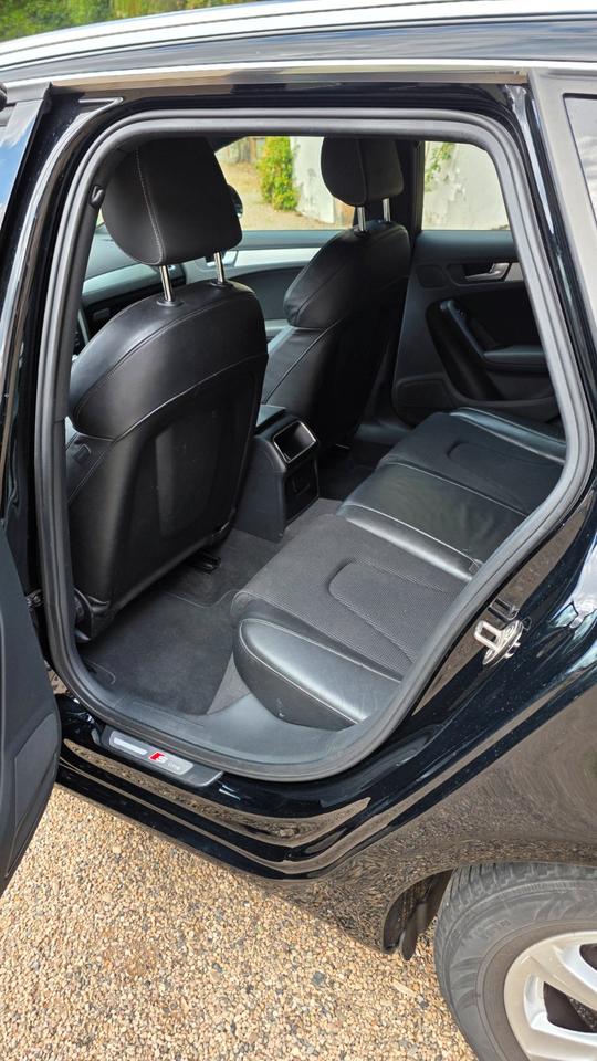 Audi A4 2009 — photo 12