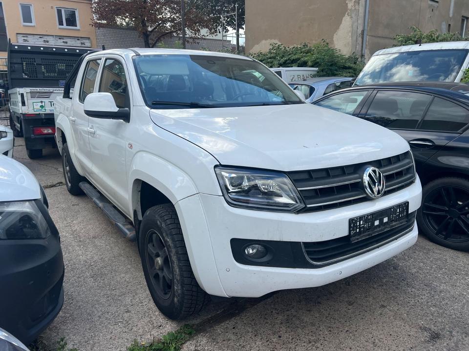 Volkswagen Amarok 2015 — rear view