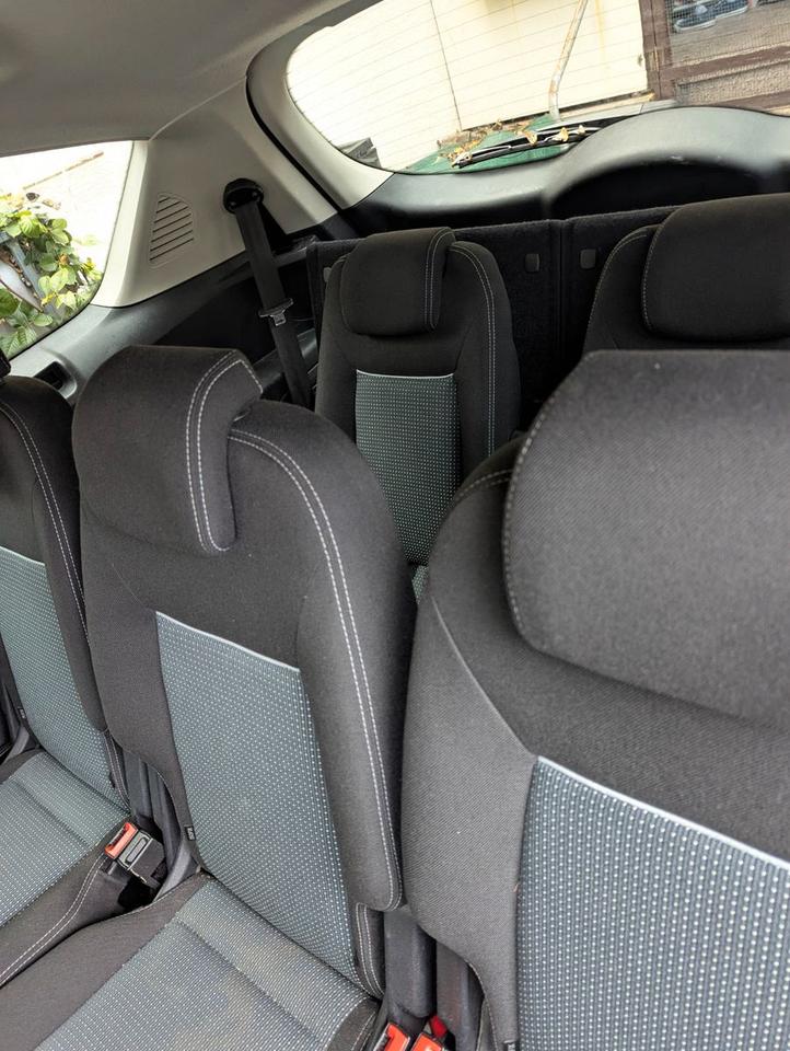 Ford S-Max 2013 — photo 12