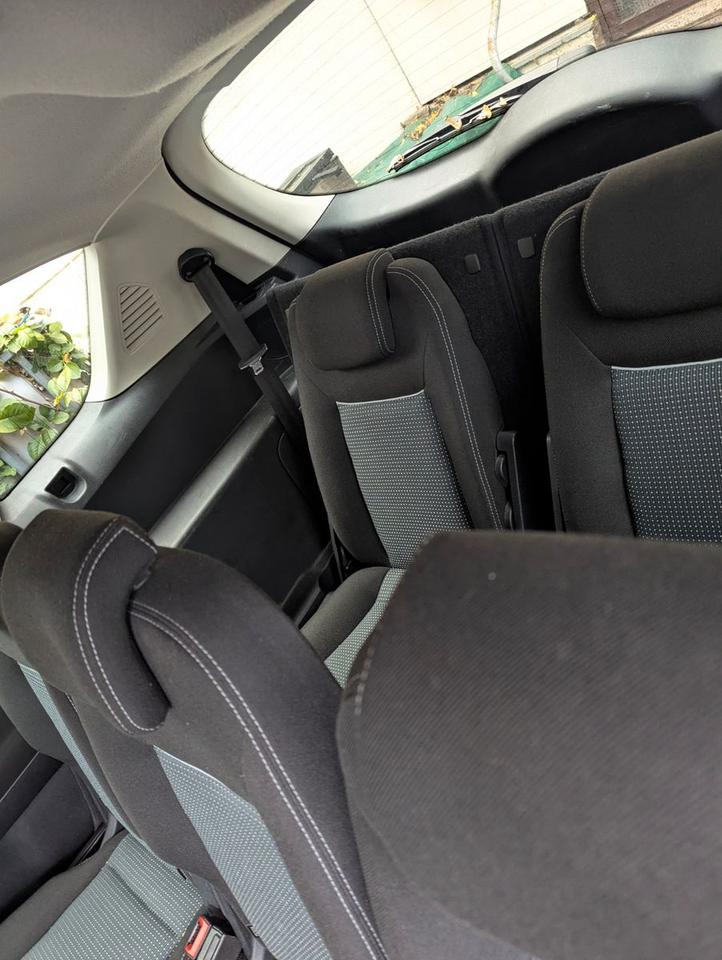Ford S-Max 2013 — photo 13