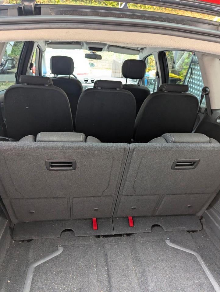 Ford S-Max 2013 — photo 9
