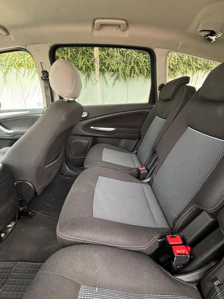 Ford C-Max 2011 — photo 6