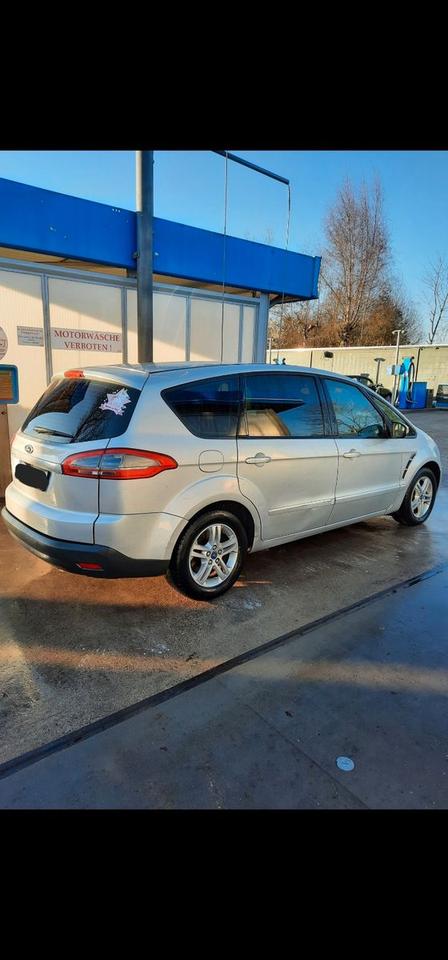 Ford S-Max 2011 — rear view