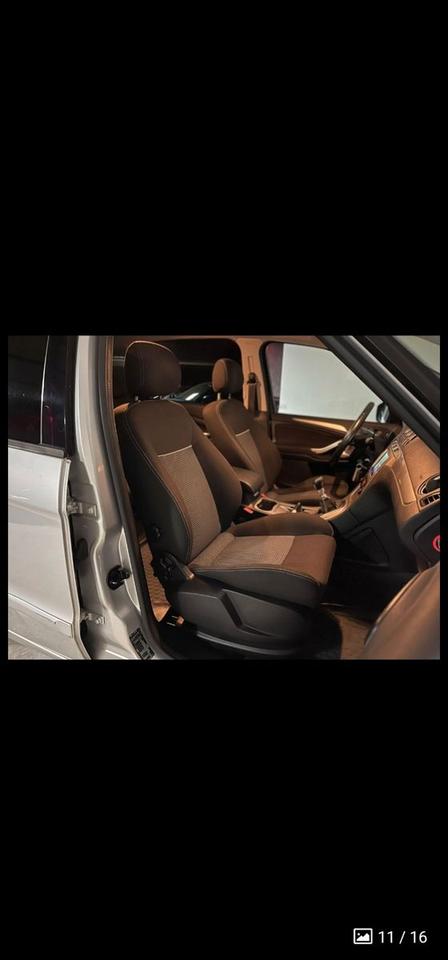 Ford S-Max 2011 — photo 8