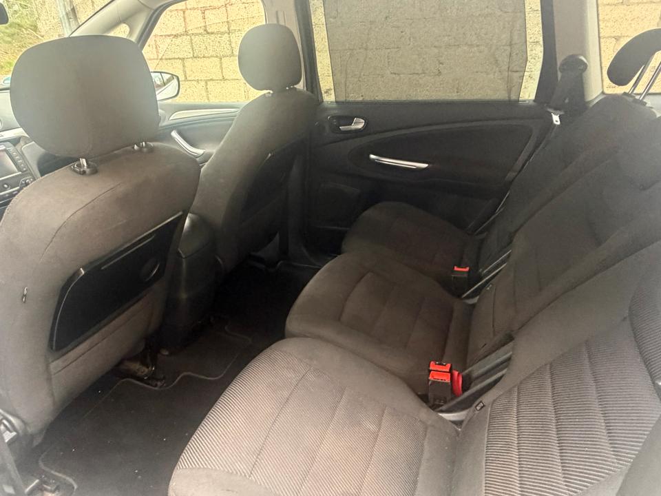 Ford S-Max 2012 — photo 10