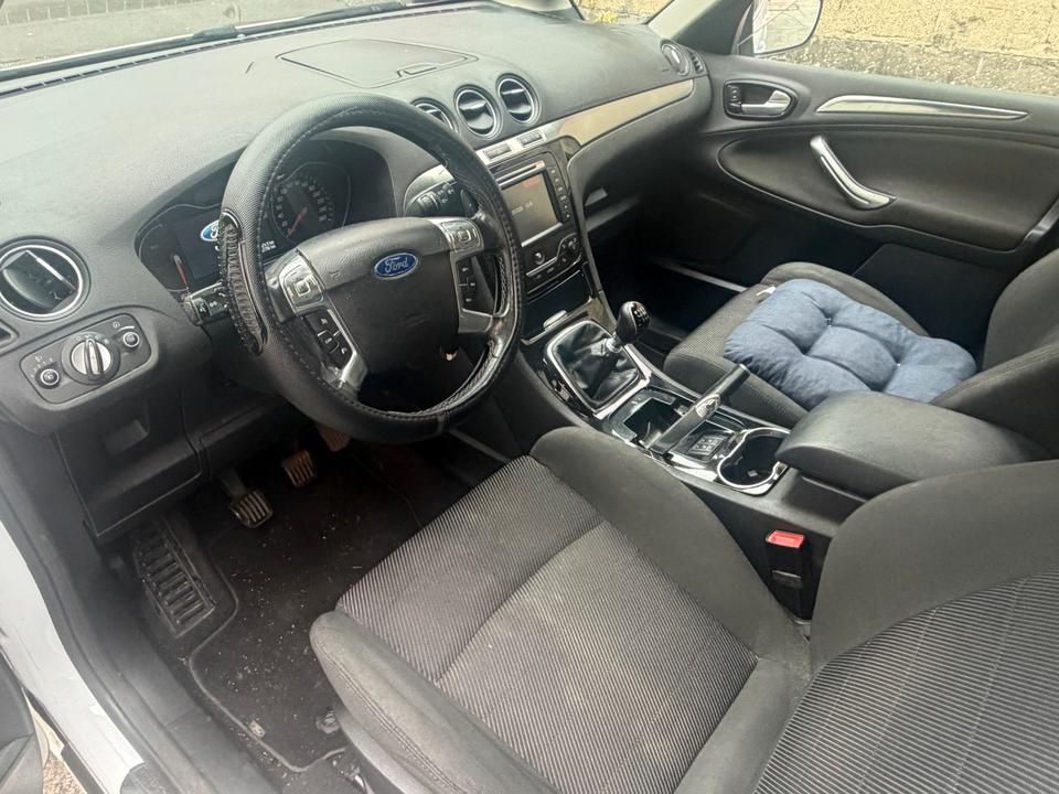 Ford S-Max 2012 — photo 9