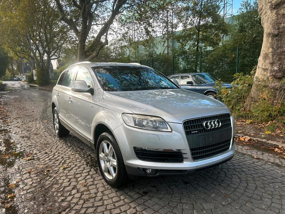 Audi Q7 2007 — rear view