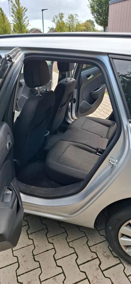 Opel Astra 2013 — салон