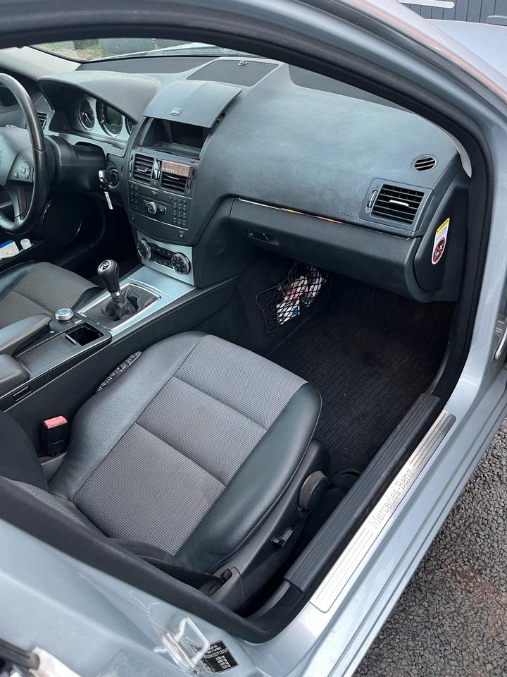 Mercedes Benz C 220 2008 — photo 11