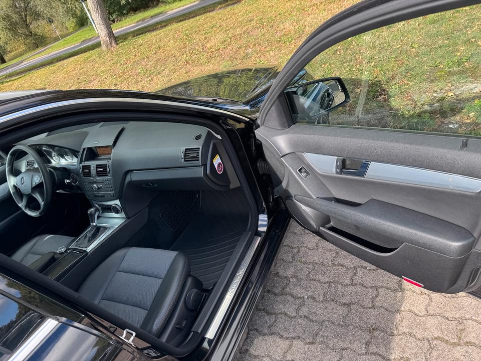 Mercedes Benz C 350 2009 — photo 11