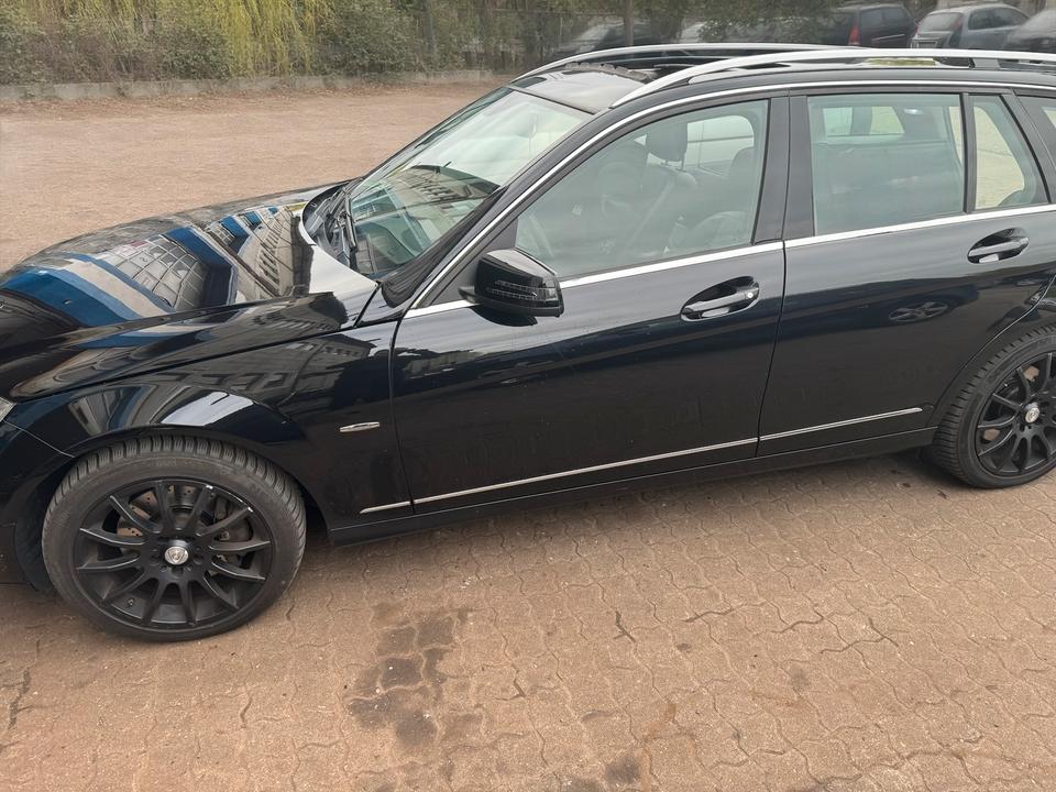 Mercedes Benz C 350 2009 — photo 15